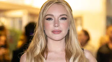 Lindsay Lohan’ın Uzun Bacak Pozu Olay Oldu! Gerçek mi Photoshop mu?