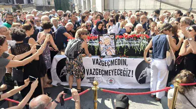 Emine Ocak’a Son Veda: “Senin Köklerin, Dalların, Çiçekleriniz Anne”