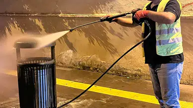 Manavgat’ta Temizlik Ekipleri Turist Yoğunluğuna Karşı Gece Mesaisinde