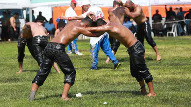 Burhaniye’de Yağlı Güreş Coşkusu: Altın Kemer Mustafa Taş’ın Oldu