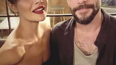 Sinem Ünsal ve Berk Cankat Yunanistan Tatilinde Aşk Pozlarıyla Büyüledi!