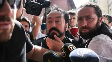 Adnan Oktar’ın Cezaevindeki Son Fotoğrafı Olay Oldu: “Gençleşti” İddiası Gündemde