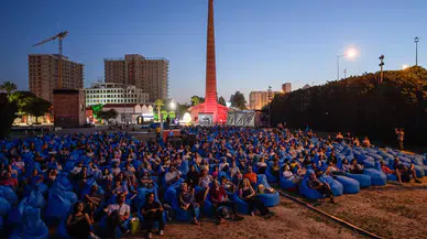 İzmir’de Ağustos Ayı Neşesi: Her Köşe Bir Etkinlik, Her Akşam Bir Şölen