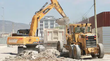 Burhaniye'de Altyapı Yenileme: Yollar ve Yaya Bisiklet Yolları Onarılıyor