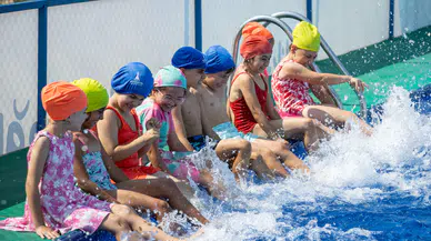 İzmir'de Çocuklar İçin Yüzme Eğitimi: Portatif Havuzlar Kuruldu!