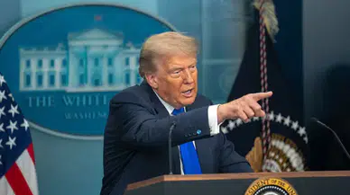 Trump’tan Medyedev’e: "Sözlerine Dikkat Et, Çok Tehlikeli Bir Alandayız"