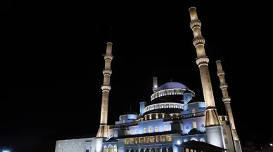 90 Bin Camiye Aynı Anda Dua: Diyanet’ten Yangın ve Afetlere Karşı Dua Çağrısı