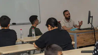 İzmir’de Gençlerin Geleceğine Rehberlik Ediliyor