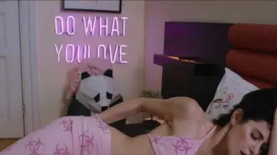 Nesrin Cavadzade'nin mastürbasyon sahnesi gündeme oturdu