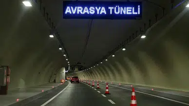 Sosyal medyada günün konusu Avrasya Tüneli'ndeki İngilizce tabela: Bir harfle bütün anlam değişti