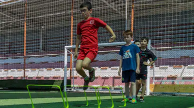 Resimden Robotiğe, Futboldan Matematiğe: İzmirli Çocuklara Gelişim Desteği