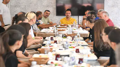 Bornova'nın Sultanları, Zirveyi Ele Geçirdi: Namağlup Takım Başkan Eşki ile Bir Araya Geldi!