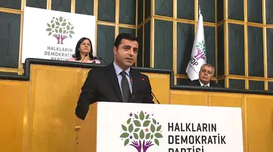 Demirtaş: Darbede AKP'li izi çıkabilir; 'Darbeciler kaybetti, demokrasi kazandı' söylemi tam bir aldatmacadır
