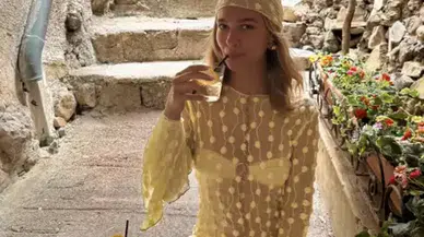 Melisa Döngel İtalya Tatilinde Sarı Elbisesiyle Sosyal Medyayı Salladı!