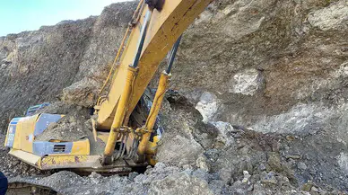 Çatalca’da Kum Ocağında Göçük: Kepçe Operatörü Enkaz Altında