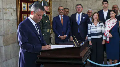 CHP Lideri Özgür Özel, Lozan’ın 102. Yılında Anıtkabir’i Ziyaret Etti