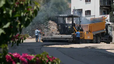 Bodrum Belediyesi Fen İşleri Müdürlüğü, ilçe genelinde gerçekleştirdiği asfalt çalışmalarını aralıksız sürdürüyor