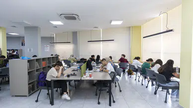 Mersin Büyükşehir’den Yaz Boyunca Açık Okuma Salonları: Gençlerden Yoğun İlgi