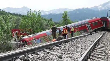 Bad Zwischenahn’da Tren Kazası: Otomobile Çarpan Tren Can Aldı