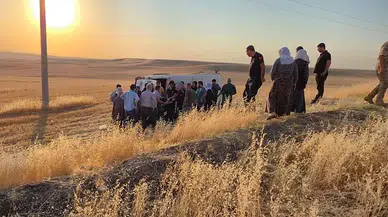 Diyarbakır'da tarım işçilerini taşıyan minibüs devrildi: 17 yaralı, 2'si ağır durumda