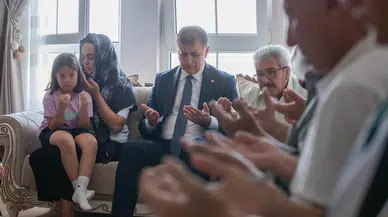 Başkan Tugay, Yangın Şehidi İbrahim Demir'in Ailesine Taziye Ziyaretinde Bulundu