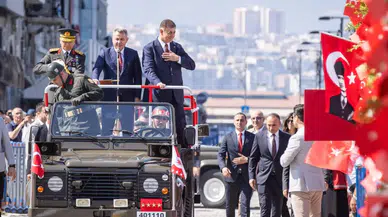 İzmir'de 30 Ağustos Zaferi coşkuyla kutlandı, askeri geçit töreni büyük ilgi gördü