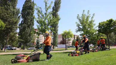 Çankaya Belediyesi park bakımına hız verdi; yabani otlar temizleniyor!