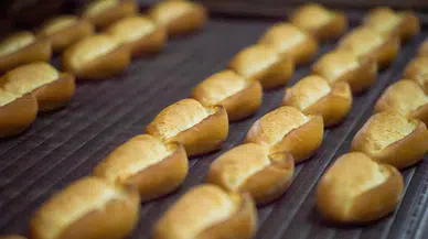 İzmir'de Halk Ekmek, fiyatları sabit tutarak hijyenik ekmek üretimine devam ediyor!