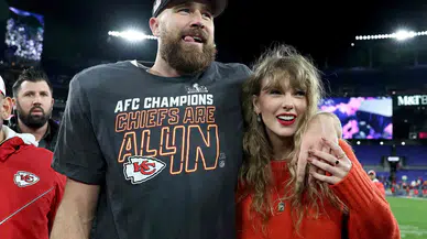 Taylor Swift ve Travis Kelce nişanlandıklarını sosyal medyada duyurdu!