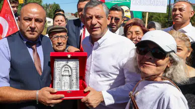 CHP lideri Özgür Özel, Cuma Namazını Sivas Divriği Ulu Cami'de Kıldı