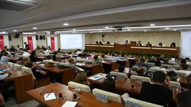 Gençlere Güçlü Destek: Karabağlar Belediyesi'nden Barınma ve Kırtasiye Hamlesi!