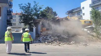 Çankaya Belediyesi, tehlikeli binaların yıkımına devam ediyor!