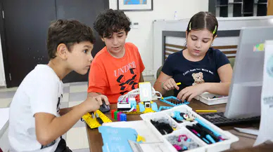 Buca'da çocuklar için robotik kodlama atölyeleri büyük ilgi gördü