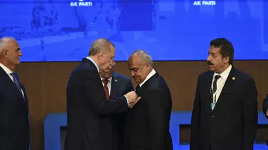 Erdoğan’ın Töreni: CHP’den AK Parti’ye Geçen Başkanlar Artık AK Parti Rozetli