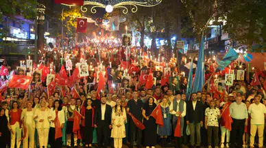 Kartal'da 30 Ağustos Zafer Bayramı coşkuyla kutlandı, fener alayı ve festivallerde binlerce kişi bir araya geldi