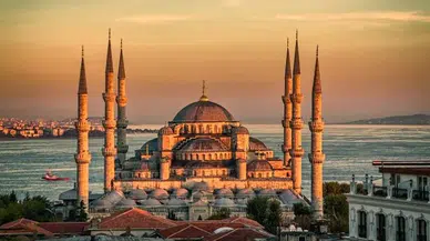 Cuma Hutbesinde Lüks Tatillere Eleştiri: “Dinde Yeri Yok”