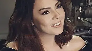 Ebru Gündeş’in Yeni İmajı: Eski Kaşlar Yerini Kalın Kaşlara Bıraktı!