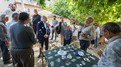 Başkan Tugay, yangında zarar gören Köseler Mahallesi'ni ziyaret etti