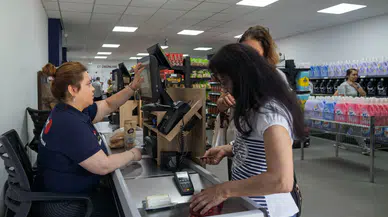 İZMAR mağazaları İzmirlilerden tam not alıyor, güvenli gıda ve uygun fiyat sunuyor!