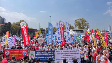 Kadıköy’de kamu emekçileri ayakta: “İnsanca yaşamak istiyoruz”