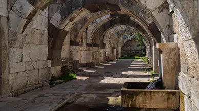 İzmir, Antik Smyrna kazılarına 34,5 milyon lira ayırarak tarihi gün yüzüne çıkaracak!