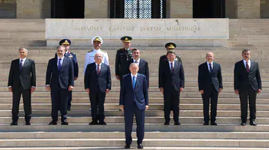 Erdoğan ve YAŞ Üyeleri Anıtkabir'de: Eğitimle Liderlik Vurgusu
