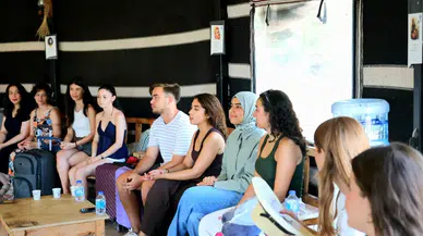 Bodrum’da Gençlik ve Tarım Kampı: Lavanta Hasadı, Yerel Lezzetler ve Tiyatro Keyfi