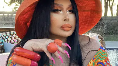 Bülent Ersoy’dan Makyajsız Halinde Magazin Muhabirlerine ‘Diva’ Bakışı!