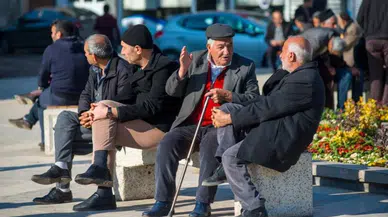 CHP sahada: “Bir simit 20, bir öğün 500 lira; emekli açlıkla savaşıyor”