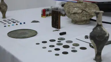 Tarla sürerken bulduğu hazineyi satmaya çalışırken yakalandı