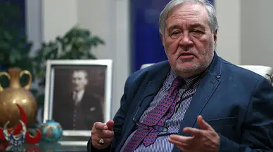 Prof. Dr. İlber Ortaylı: Tarihi camiler otopark oldu, siz hiç Duomo'nun, Floransa Katedrali'nin ve Signoria'nın önünde böyle manzaralar görüyor musunuz?