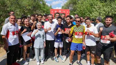 CHP Lideri Özgür Özel, koşuya katıldı: Hepimizin ödülü, İmamoğlu'na özgürlük isteyen tişörtler