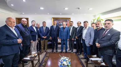 Cemil Tugay, esnaf sorunlarına çözüm için iş birliği çağrısında bulundu ve dijital uygulmayı tanıttı
