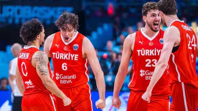 12 Dev Adam EuroBasket  Maçında Yunanistan'a Fark Atarak Finale Çıktı